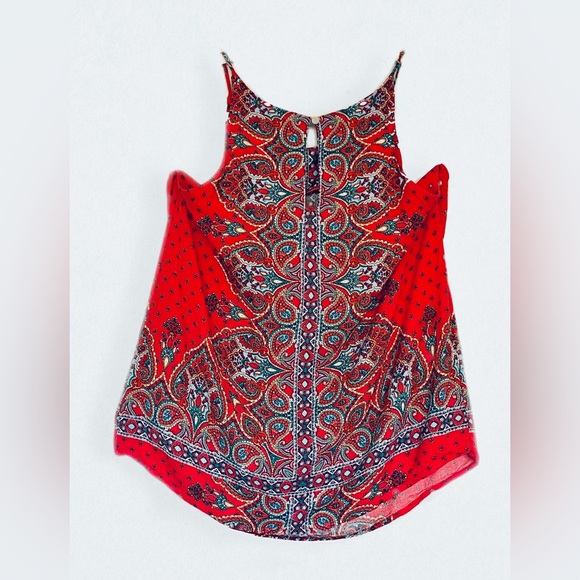 Boho Flowy Tank with Button Clasp Closure - Picture 2 of 9